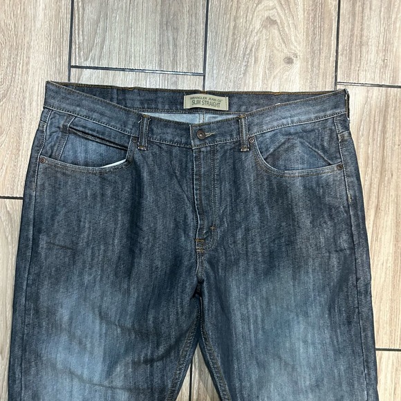 Wrangler Men’s Jeans 40x31 Slim Straight Faded Denim Dark Wash High Rise 38x30 - Picture 2 of 15